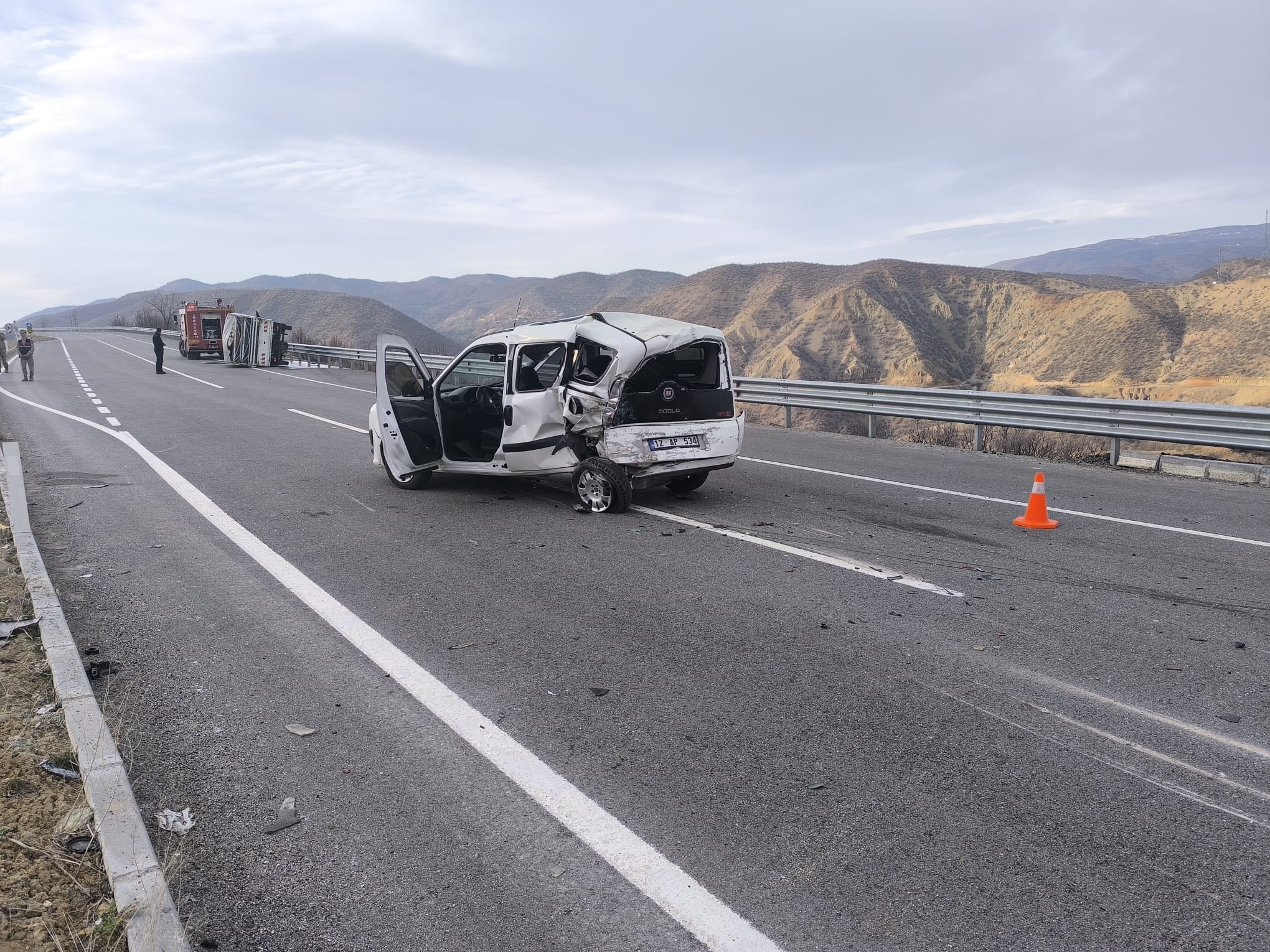 Bingöl'de trafik kazasında 4 Jandarma personeli dahil 5 kişi yaralandı.