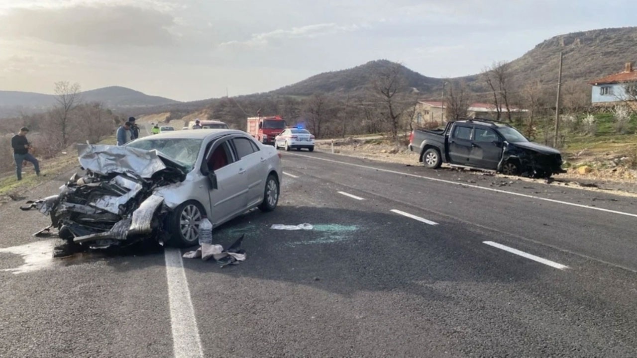 Uşak’ta ciddi kaza! Hayatını kaybedenler ve yaralananlar var