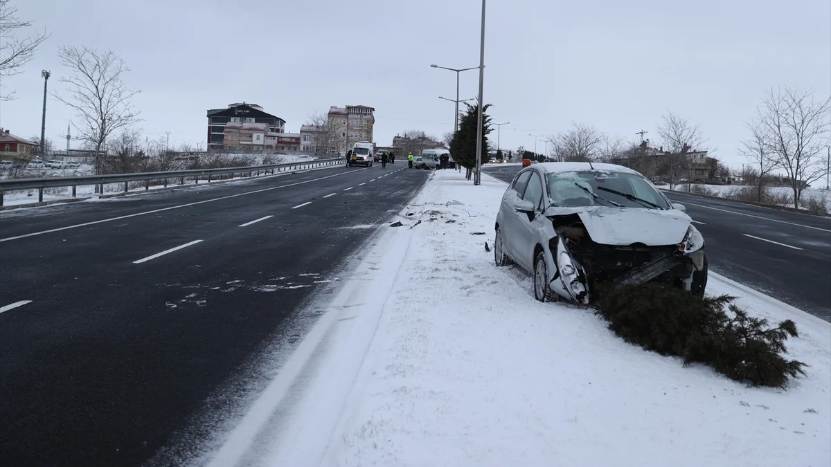 Nevşehir'de ardışık zincirleme kaza: 6 araç çarpıştı, 3 yaralı - Oxu.az