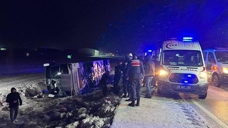 Aksaray'da korkunç kaza: Yolcu otobüsü devrildi, 20 kişi yaralandı.