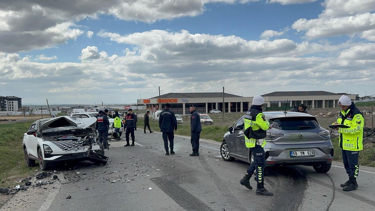 Trafik kazasında 3 asker ve 6 kişi yaralandı.