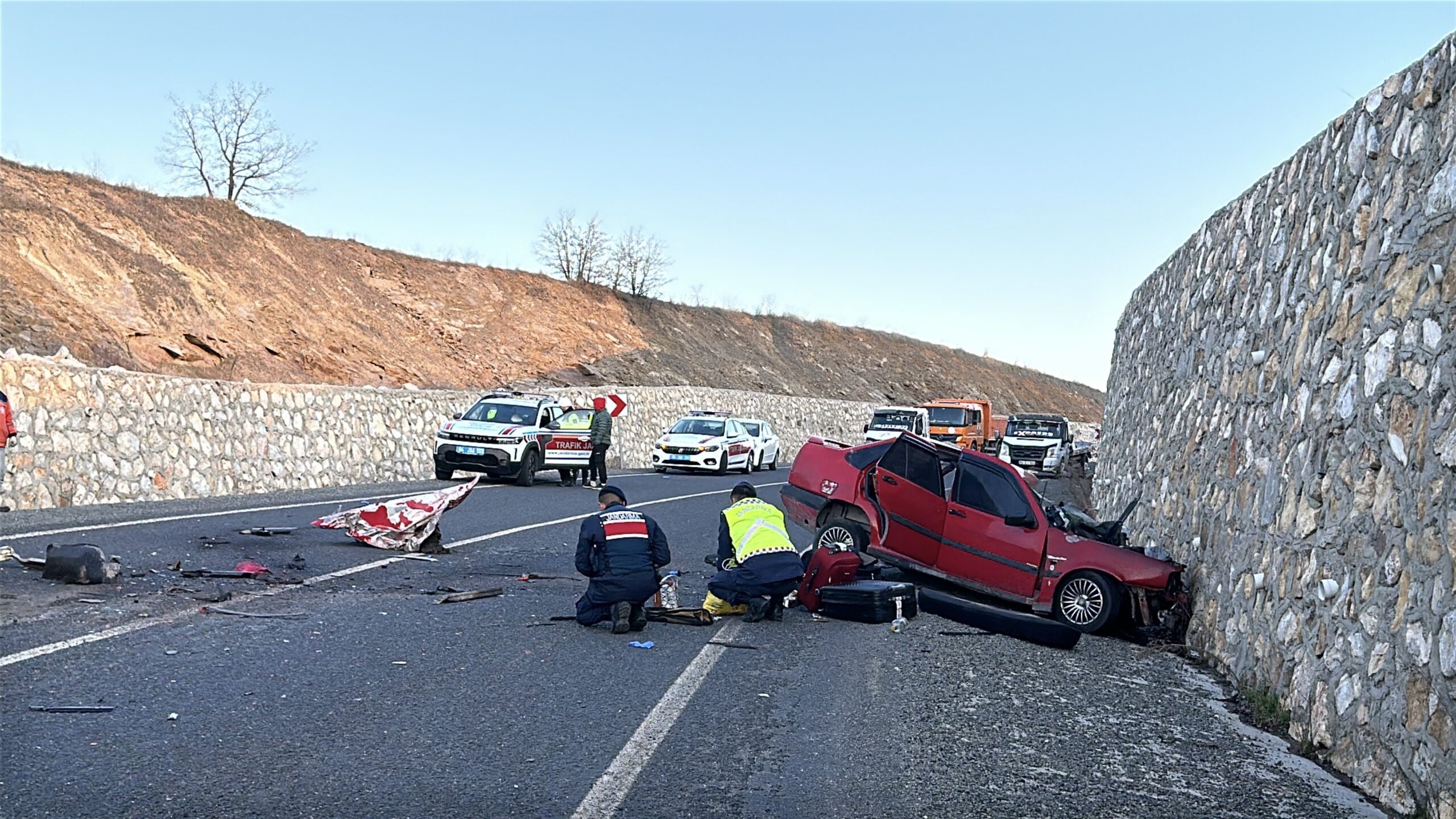 Komşu şehirde Korkunç Kaza: 2 Kişi Öldü, 1 Ağır Yaralı! – En Son Haberler
