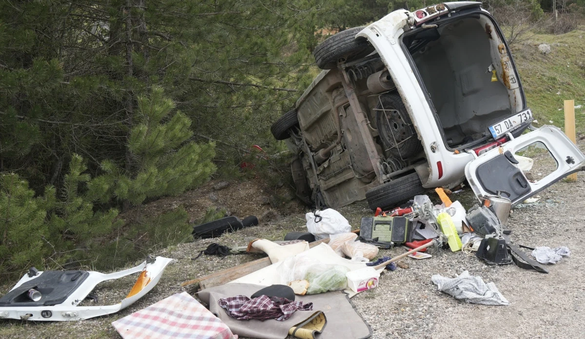 Kastamonu'da bayram tatili yolunda kaza: 3 yaralı - Oxu.az