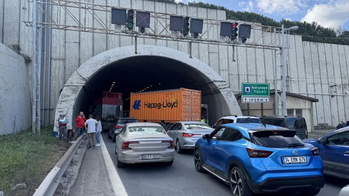 Anadolu Otoyolu'nda ardışık trafik kazası! İstanbul istikametine ulaşım durduruldu.