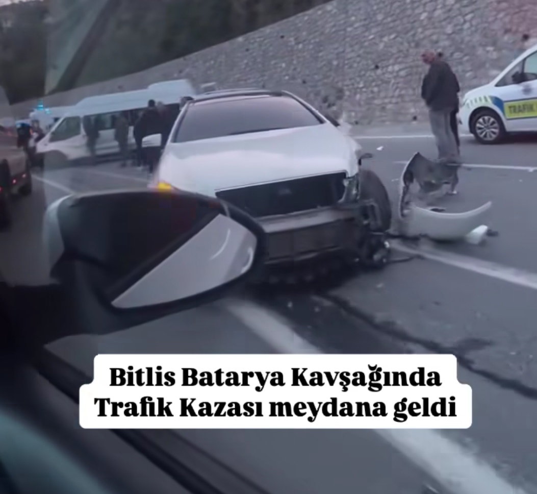 Bitlis Batarya Kavşağında Korkutan Kaza! Araçlarda Maddi Hasar Oluştu