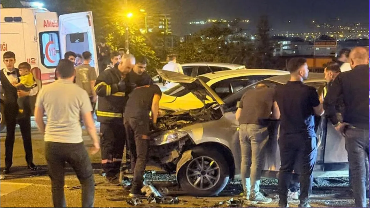 Batman'da korkunç trafik kazası: 2 araç çarpıştı, 4 kişi yaralandı!