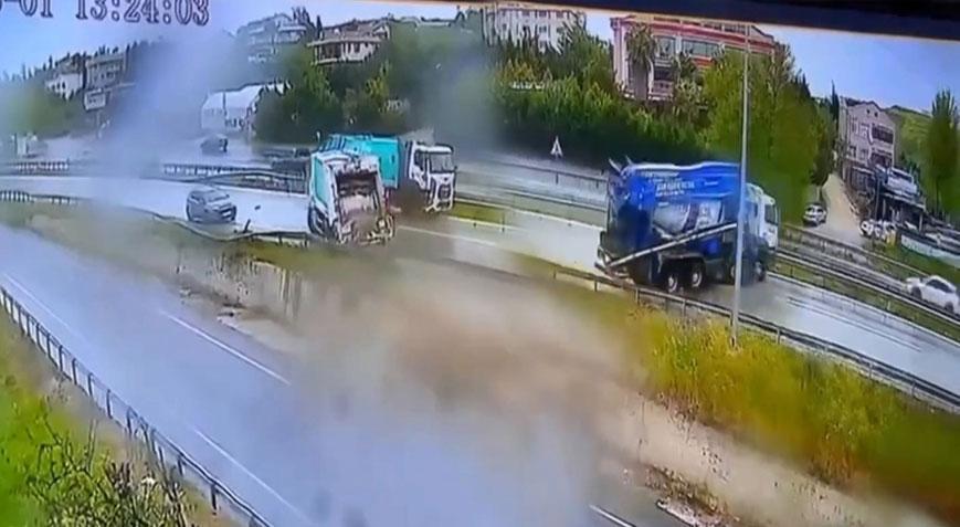 Büyükçekmece'de meydana gelen 2 kaza 30 saniye arayla kaydedildi.