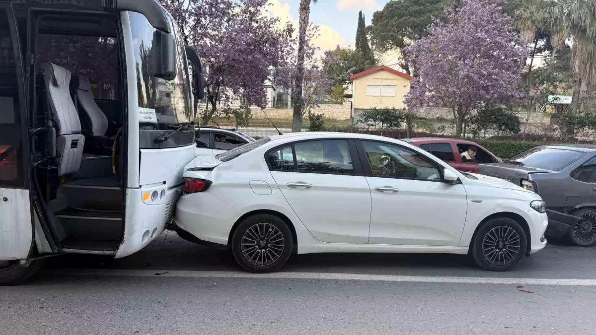 Gazipaşa'da Zincirleme Kazada 3 Kişi Yaralandı