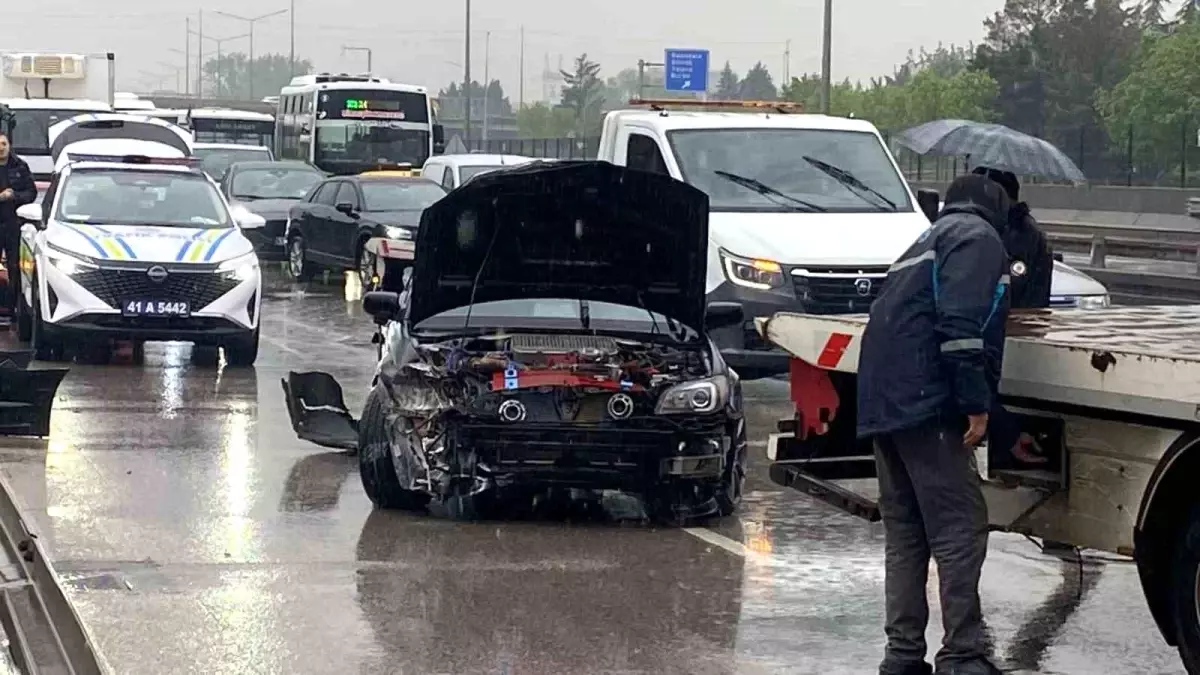 Kocaeli'de yağmur nedeniyle trafik kazası: 1 kişi yaralandı.