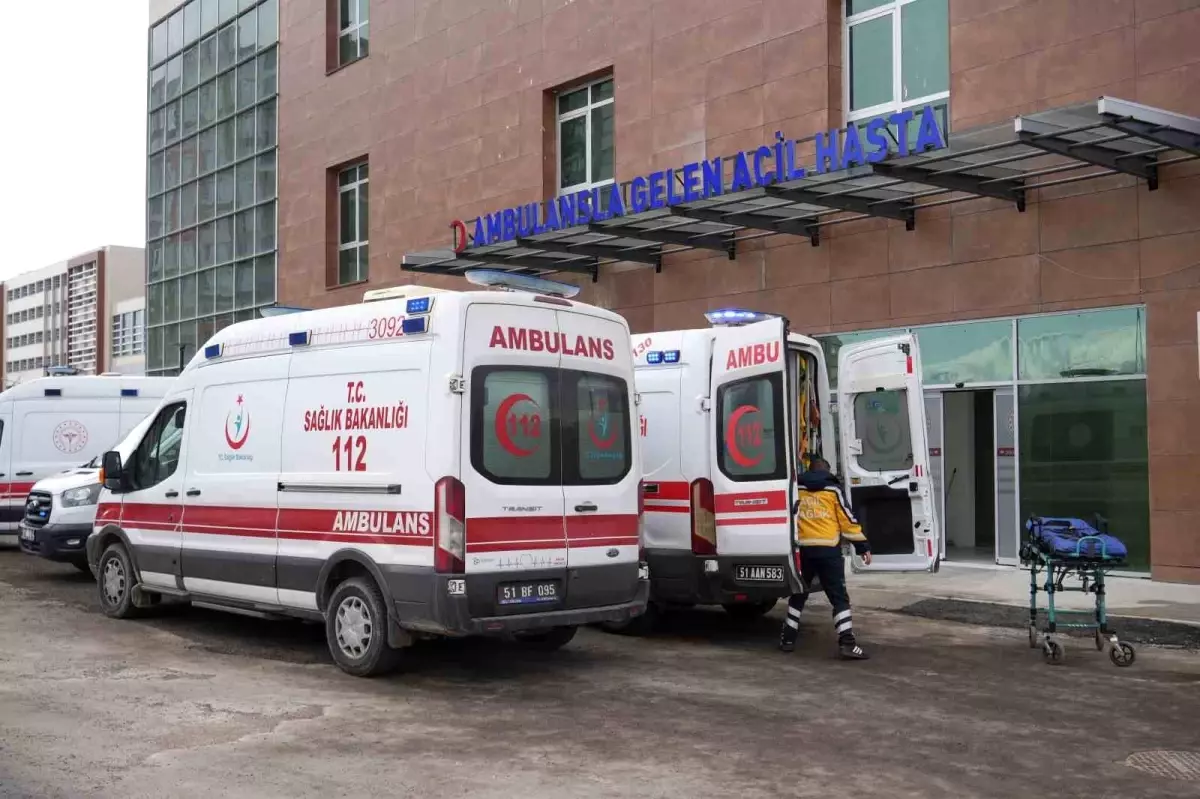 Niğde'de Trafik Kazası: 1 Kişi Hayatını Kaybetti, 3 Kişi Yaralandı