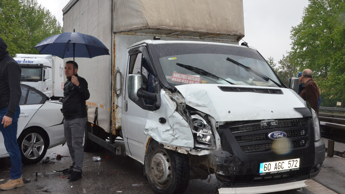 Sakarya Anadolu Otoyolu'nda 7 farklı trafik kazası yaşandı.