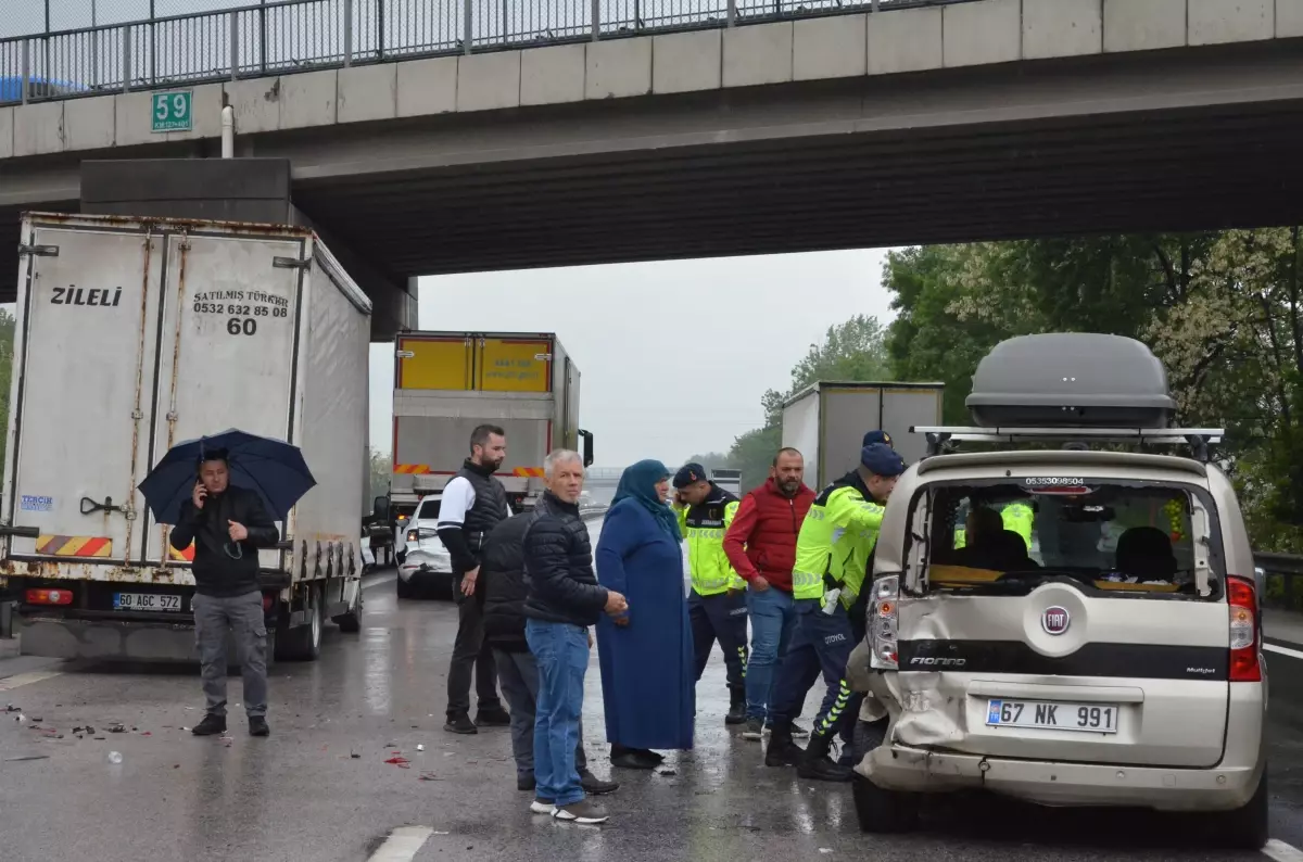 Sakarya'da 7 kaza meydana geldi: Otoyol trafiğe kapandı.