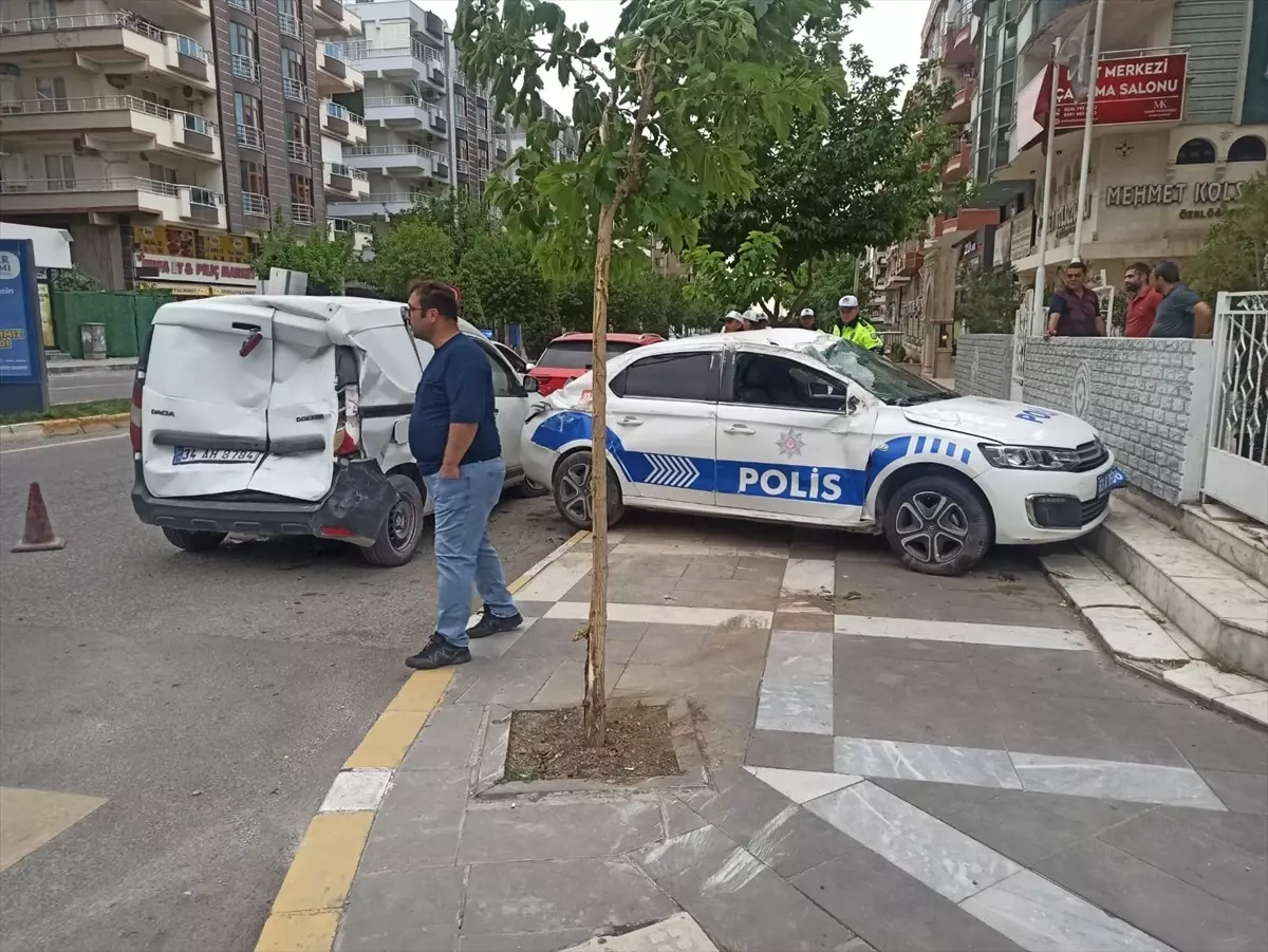 Şanlıurfa'da Kaza: 2 Kişi Yaralandı.