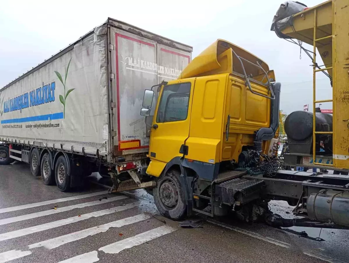 Serdivan'da art arda gelen Trafik Kazası