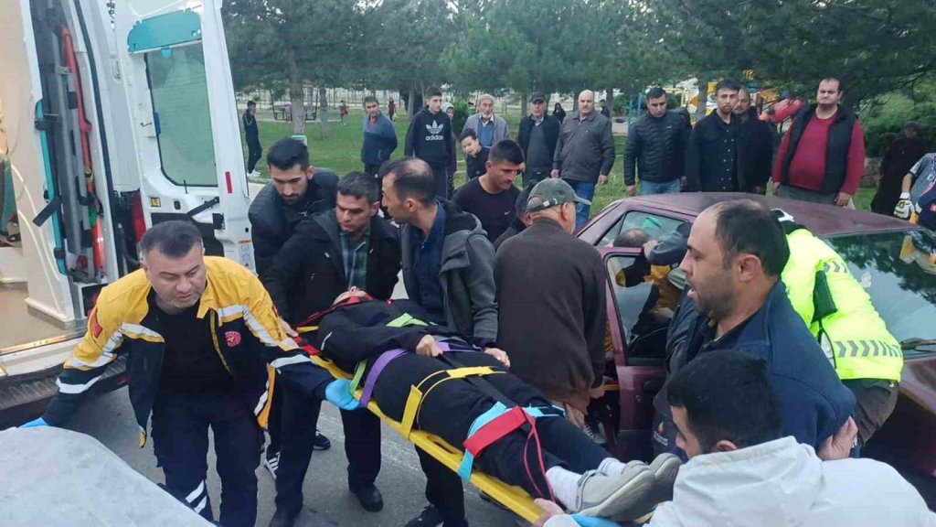 Seydişehir'de trafik kazasında 3 kişi yaralandı.