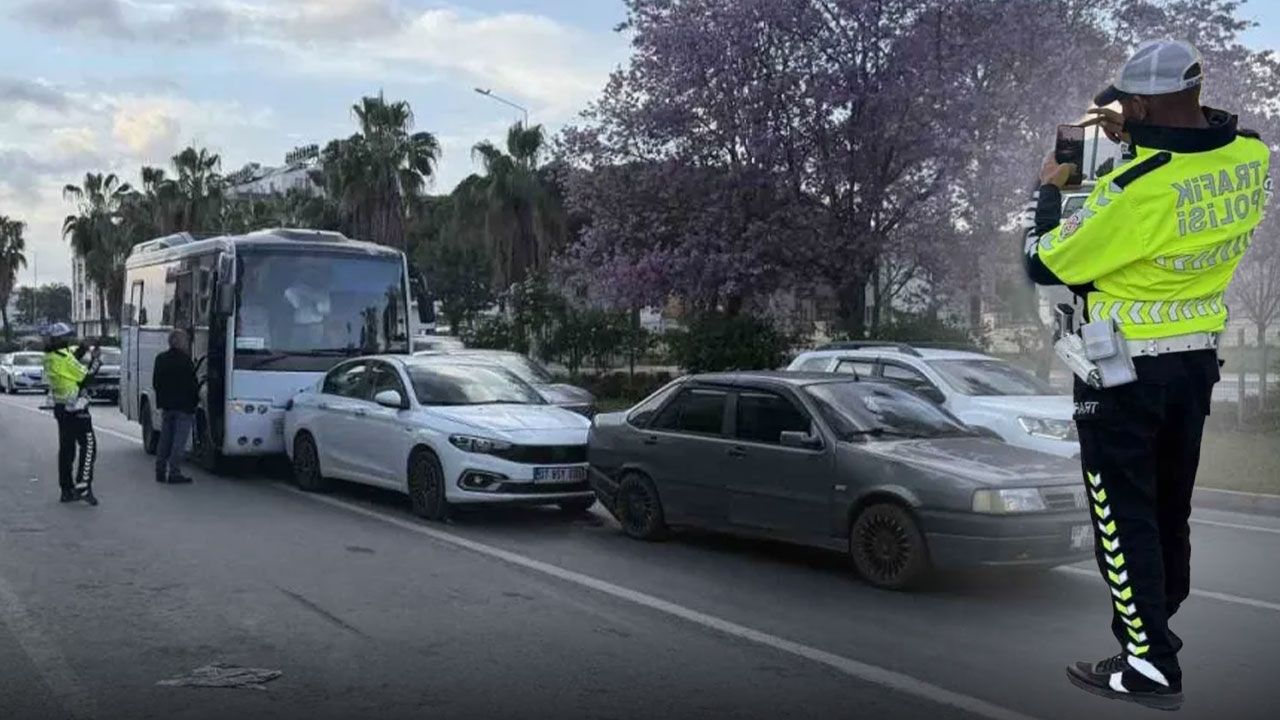 Antalya'da ardışık kazada 2 çocuk dahil 3 kişi yaralandı.