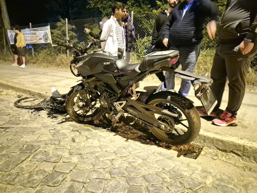 Motorsiklet sürücüsü trafik kazasında yaralandı.