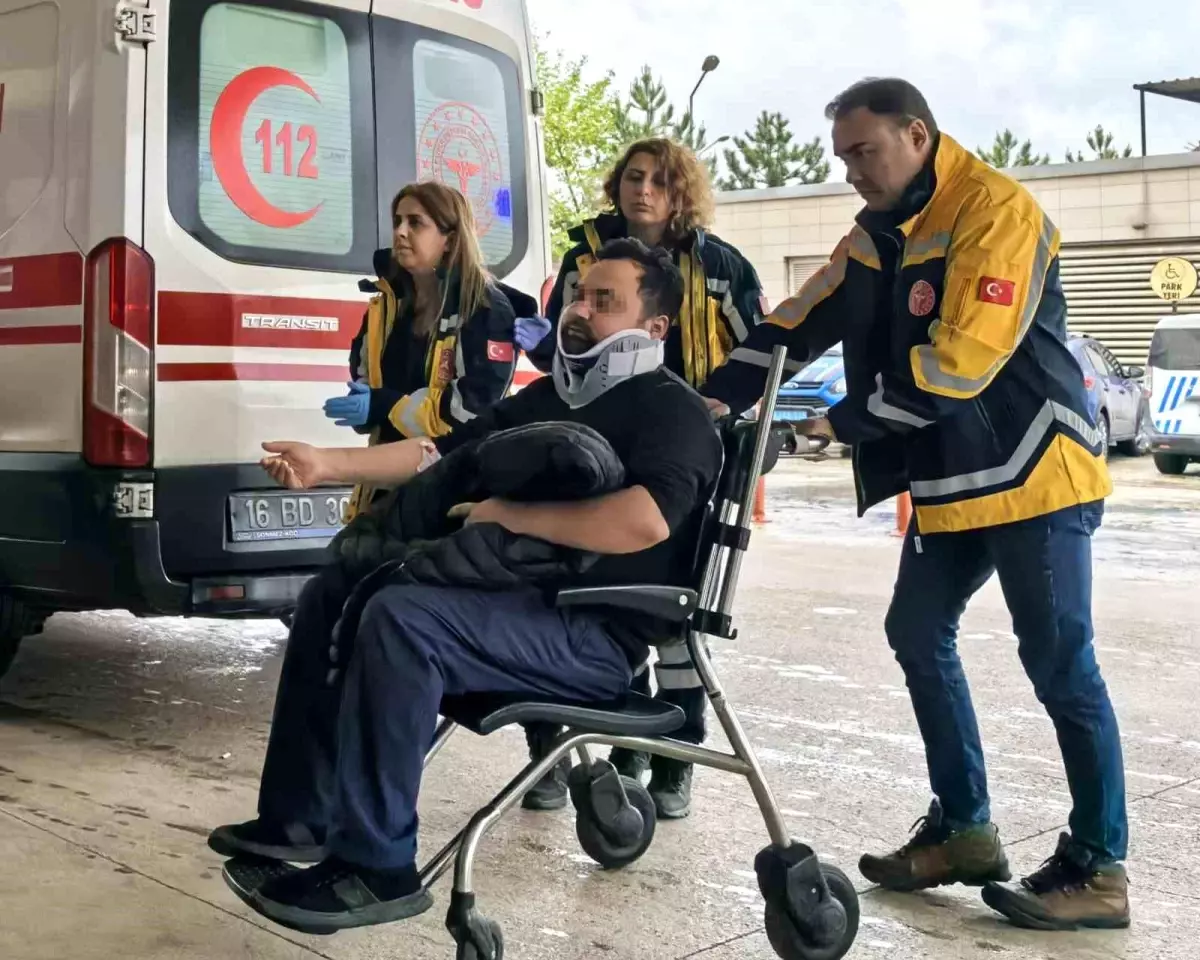 Yağmur Sonrası Trafik Kazası: Sürücü Yaralı
