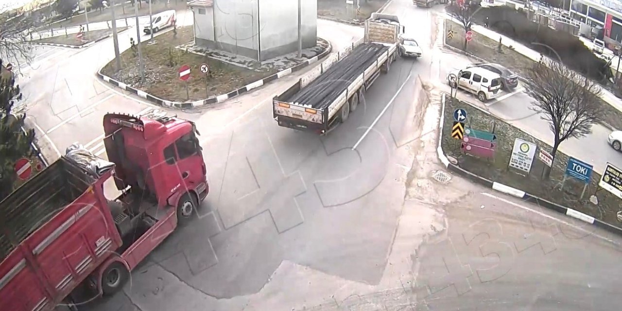 4 farklı trafik kazası dikkatsizlik sonucu yaşandı.