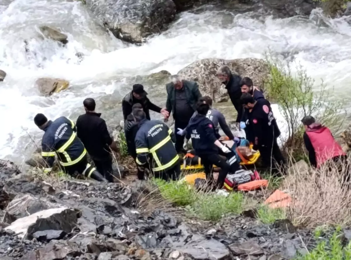 Hakkari'de Kaza: 2 Kişi Öldü