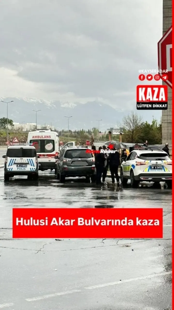 Hulusi Akar Bulvarı'nda kaza yaşandı.