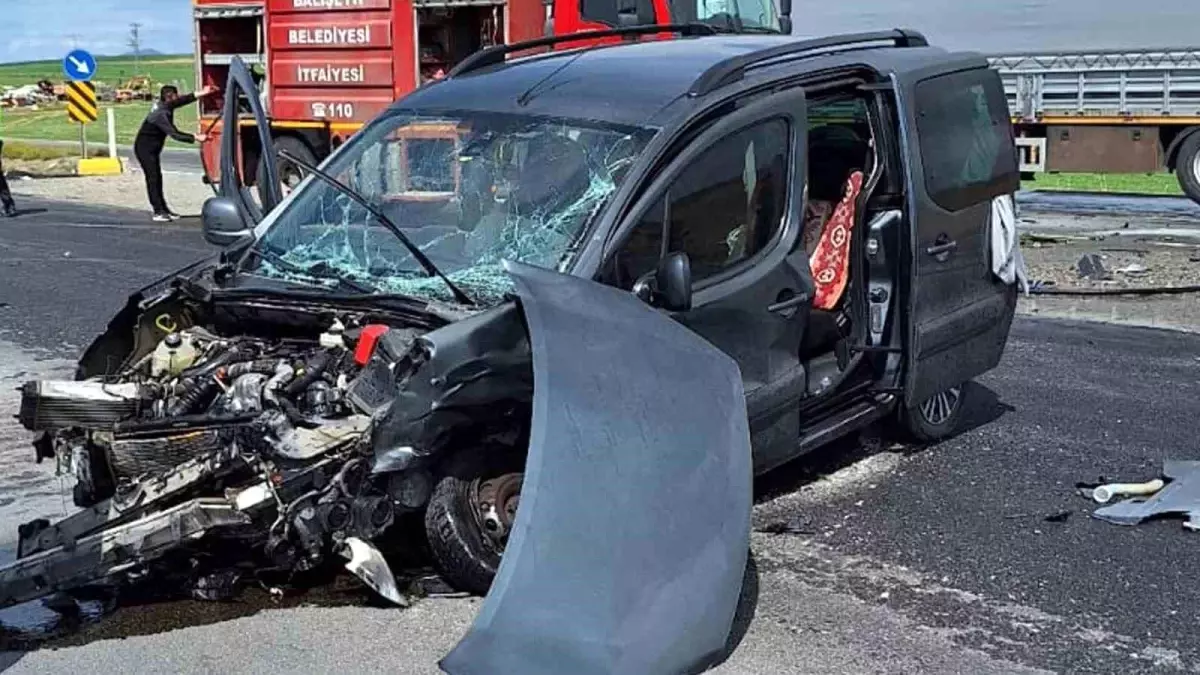 Kırıkkale'de trafik kazasında 3 kişi yaralandı.
