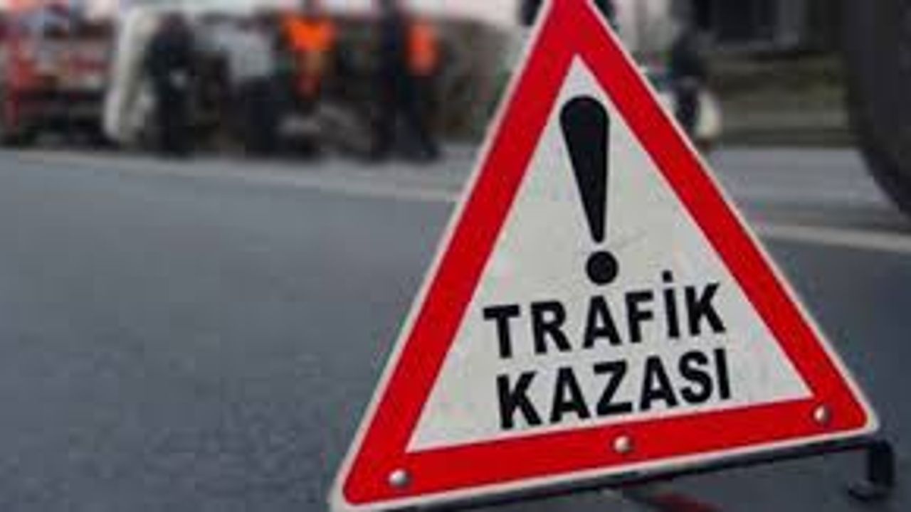 Trafik kazasında iki kişi yaralı durumda.