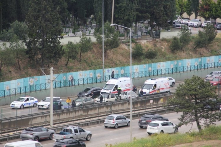 Bursa'da ardışık araç kazası: Birçok araç birbiriyle çarpıştı!