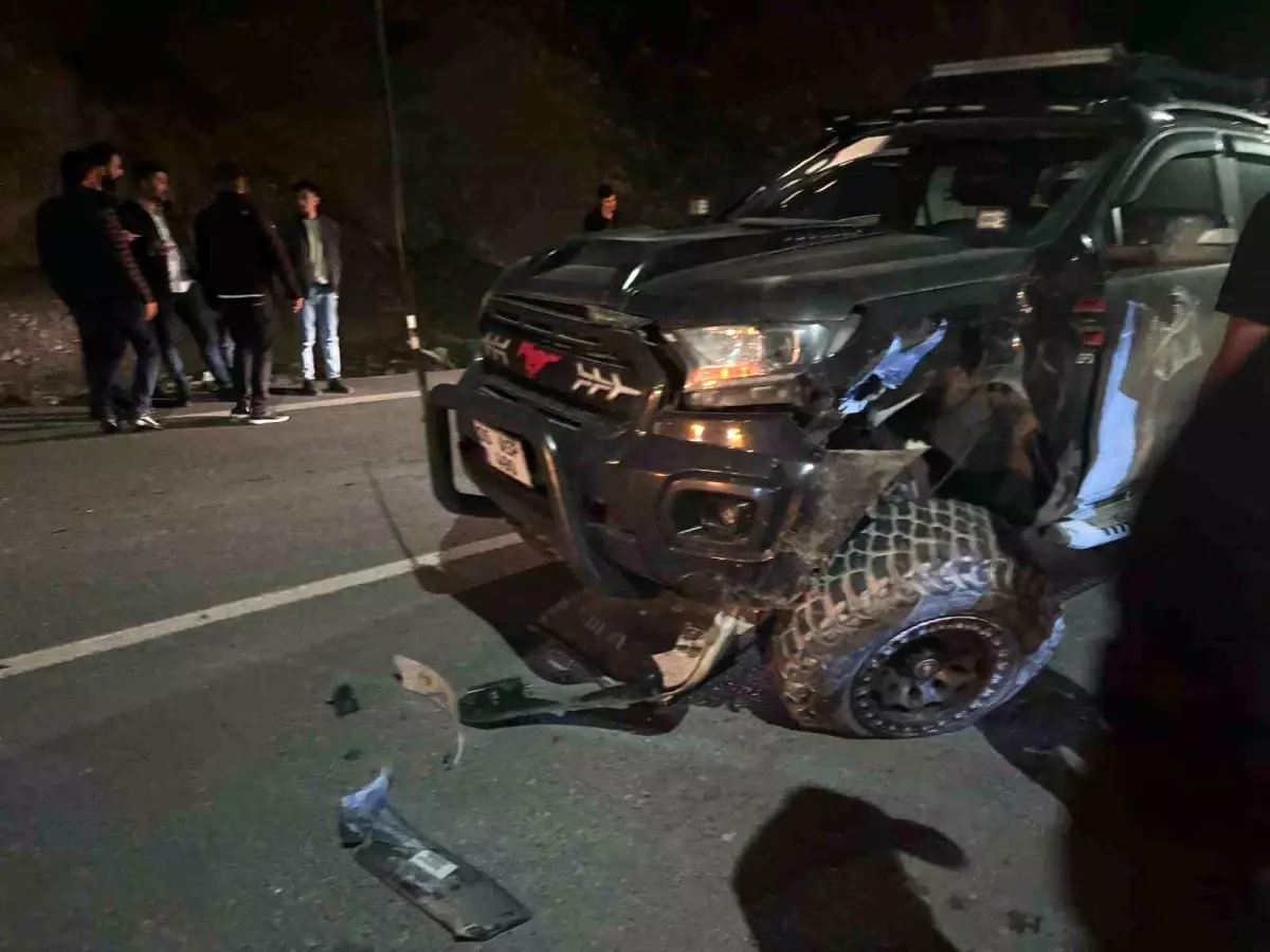 Hakkari'de Kaza Sonucu 8 Kişi Yaralandı.