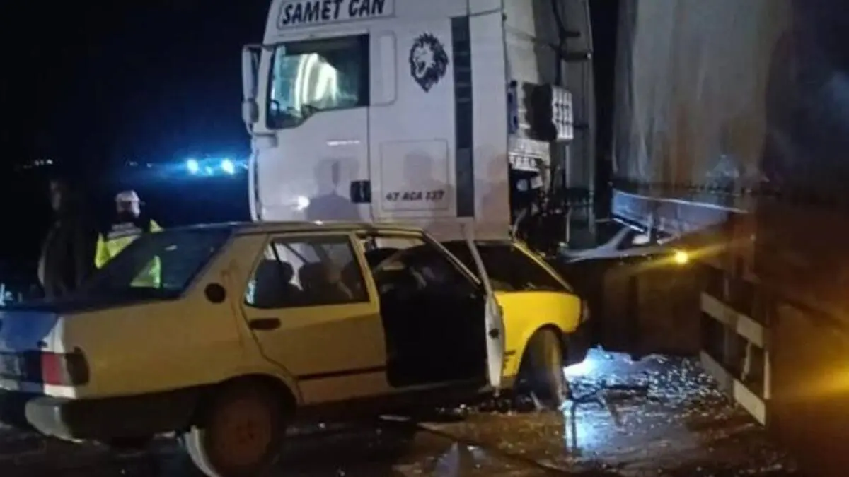 Kırıkhan'da Endişe Veren Kaza: Tofaş Araç ile Kamyon Çarpıştı