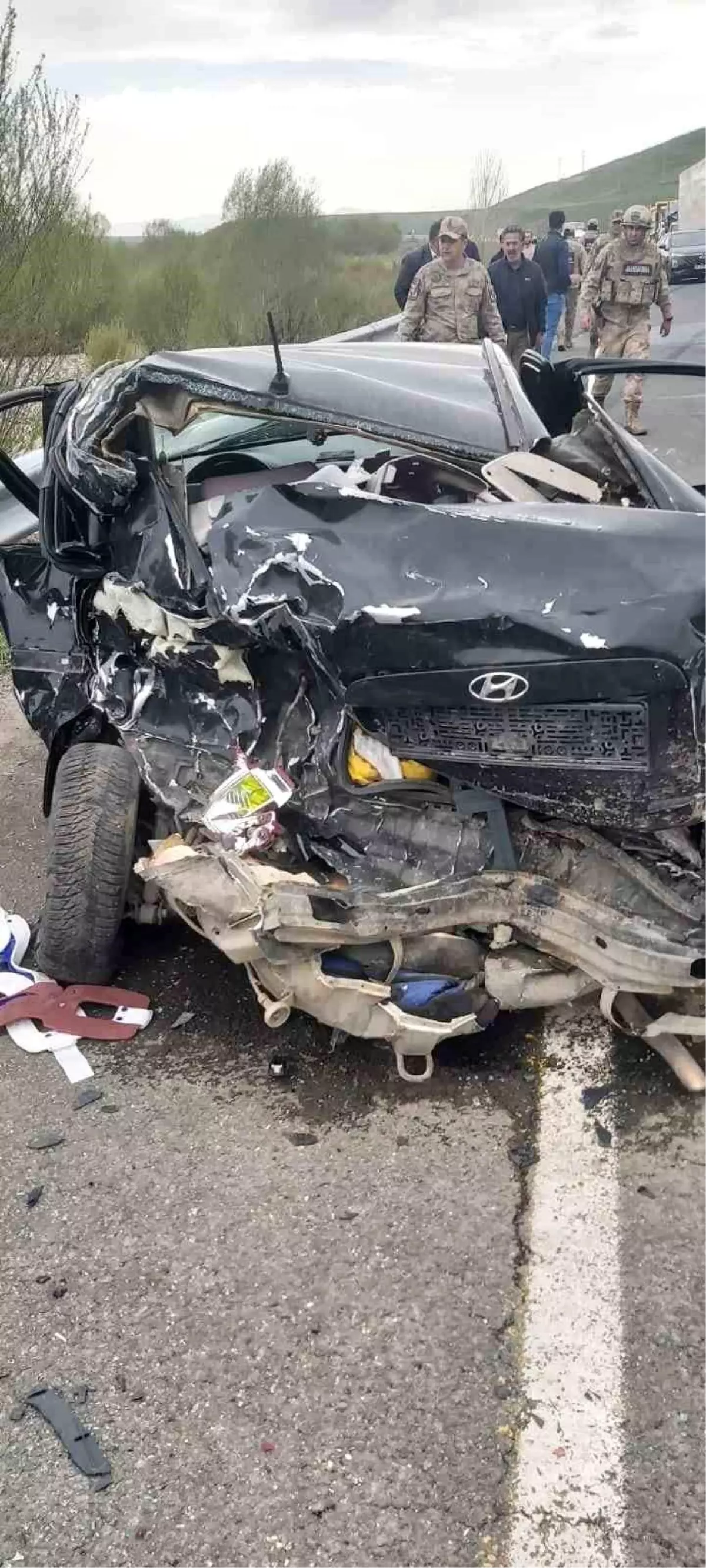 Ağrı'da Trafik Kazasında 2 Kişi Hayatını Kaybetti, 8 Kişi Yaralandı.