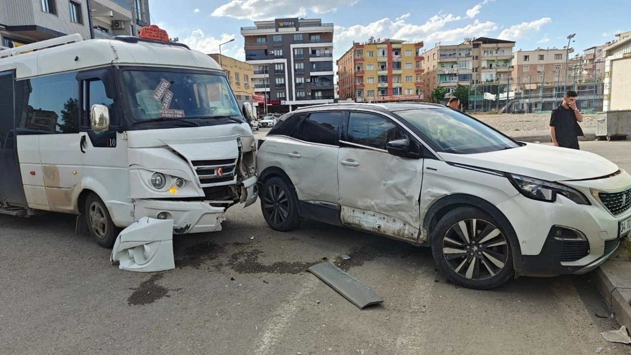 Trafik kazası Millet Bahçesi yakınında meydana geldi.