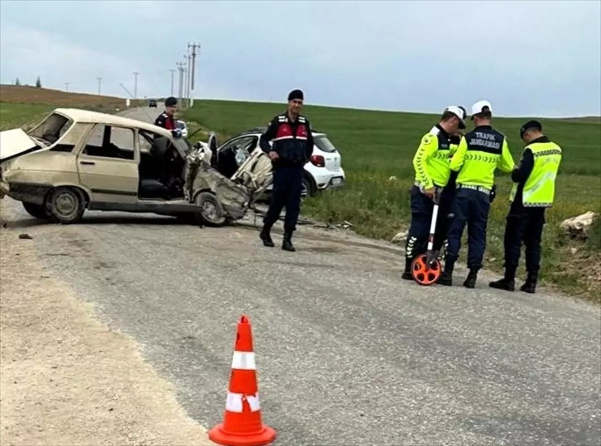 Aksaray'da Trafik Kazası: 1 Kişi Hayatını Kaybetti, 2 Kişi Yaralandı