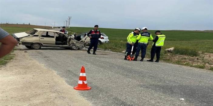 Annesini ziyarete gittiği sırada yaşadığı trafik kazasında hayatını kaybetti.