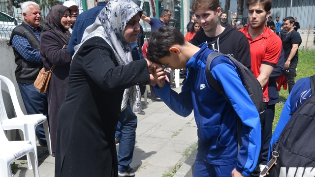 Bolu'da, 31 yıl önce trafik kazasında hayatını kaybeden milli cimnastikçi Murat Canbaş'ın vefası gerçekleştirildi.