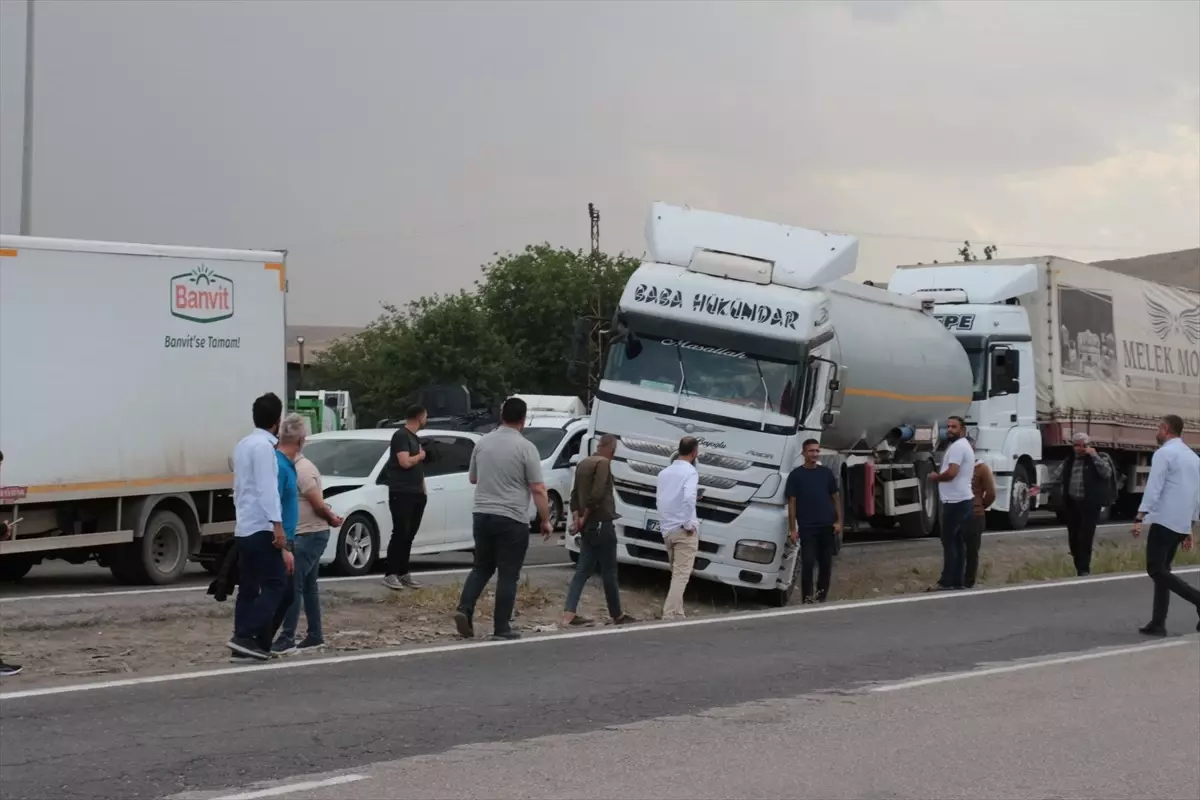 Cizre'de Ardışık Trafik Kazası