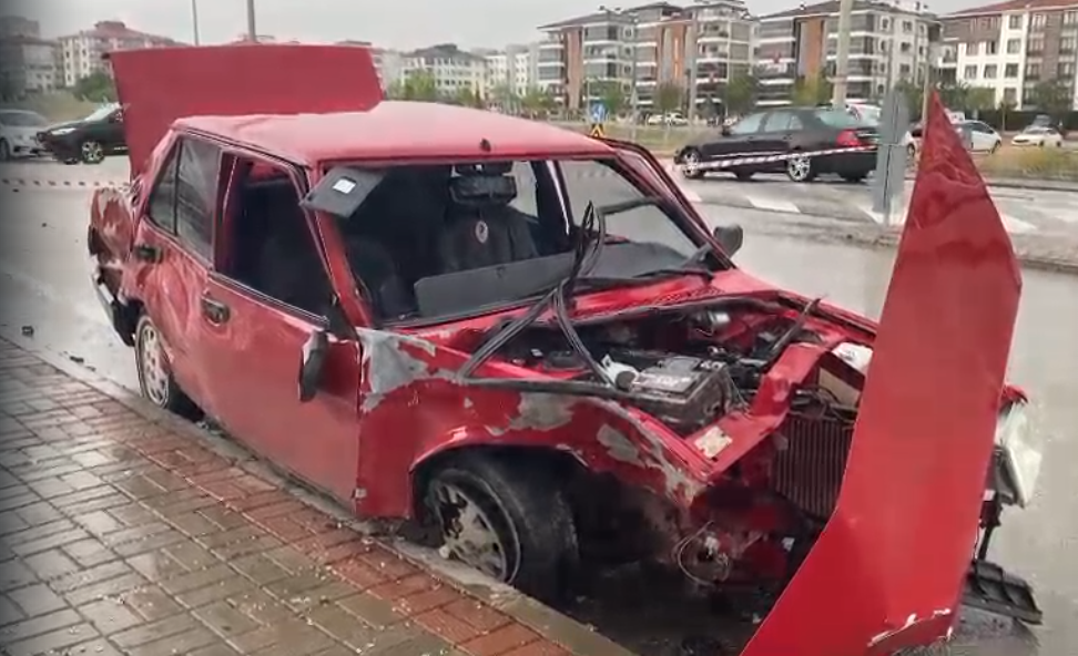 Denizli'de trajik bir kaza: İki genç öldü, 1 kişi yaralandı.