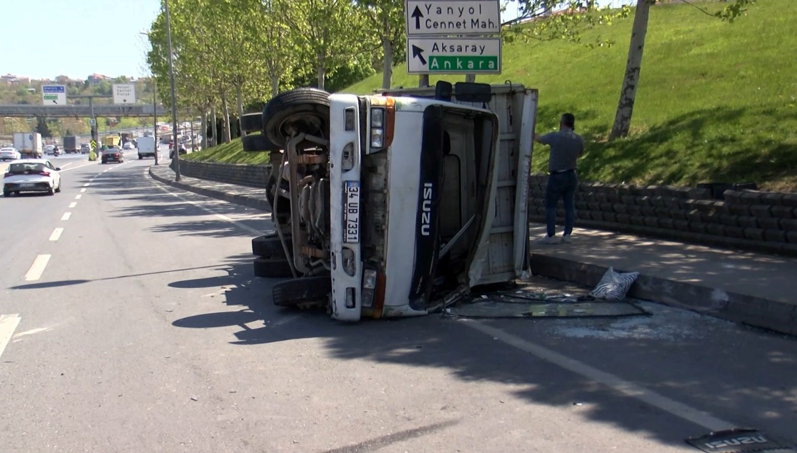 Küçükçekmece'de D-100 karayolunda trafik kazası oldu.