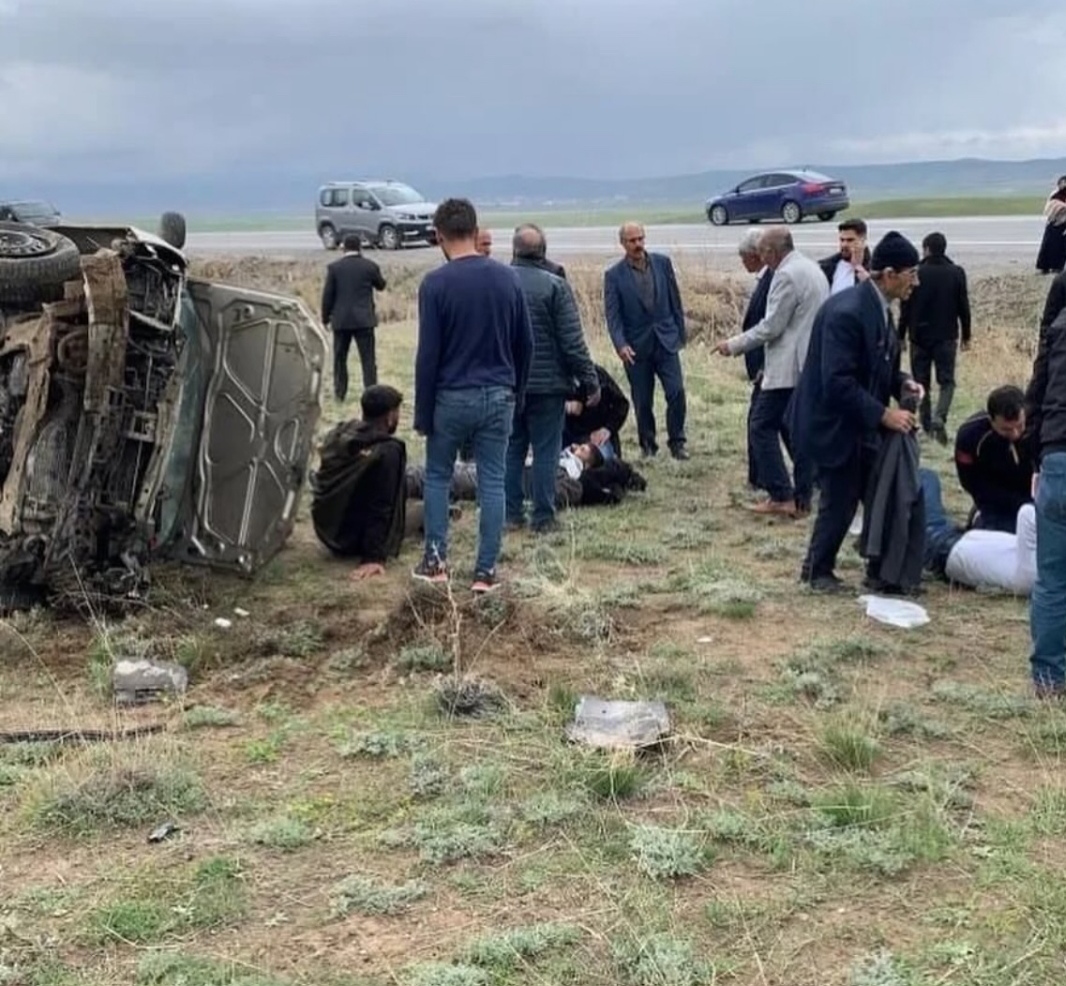 Ölü ve Yaralılar Var: Kaza Sonucunda 1 Kişi Öldü, 4 Kişi Yaralandı.