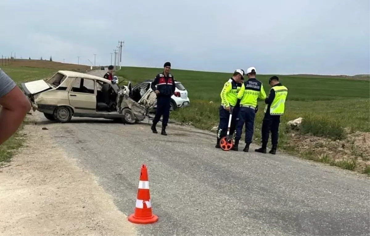 Aksaray'da Kaza Sonucu 1 Kişi Hayatını Kaybetti, 3 Kişi Yaralandı