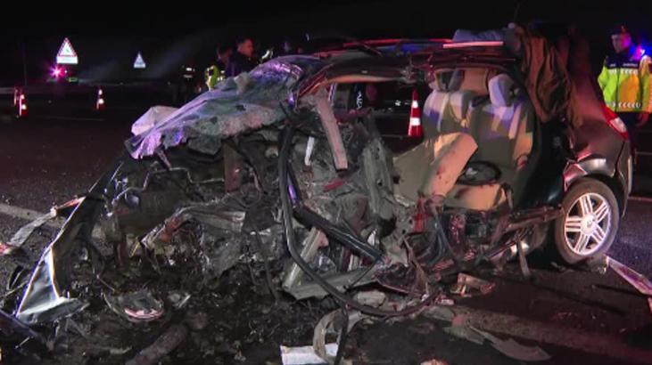 Ankara-Niğde Otoyolunda iki araç çarpıştı, 4 ölü ve 1 yaralı var.