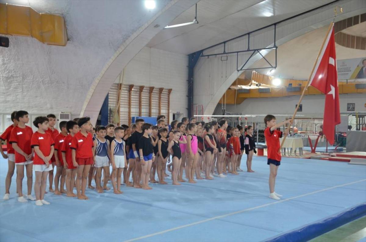 Milli cimnastikçi Murat Canbaş'ın anısına turnuva düzenlendi.