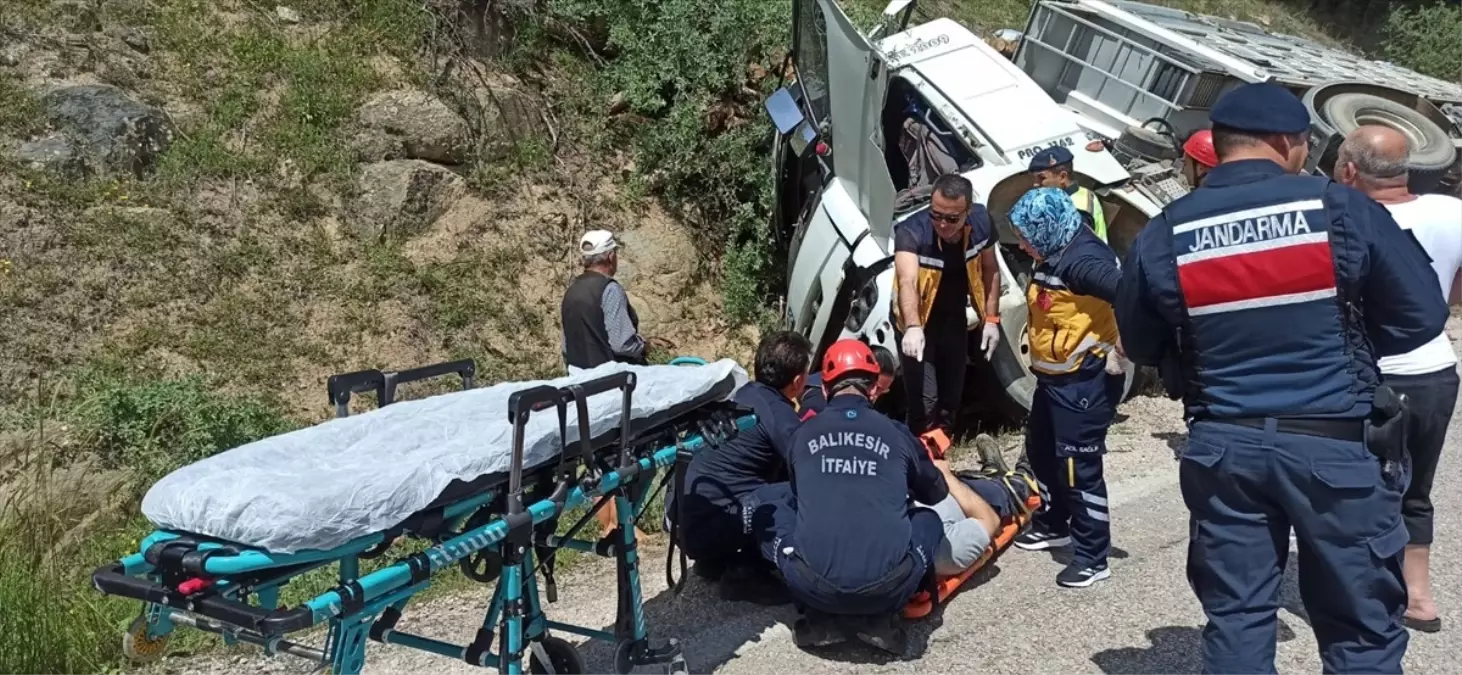 Sındırgı-Simav Yolu'nda Tek Taraflı Trafik Kazası: Tır Şoförü Yaralı