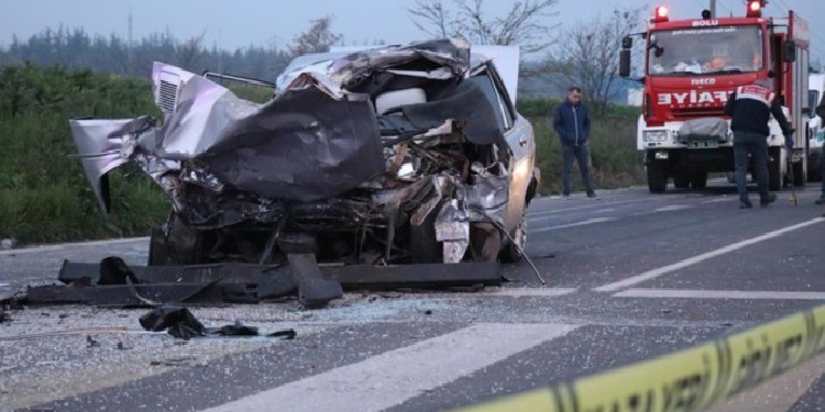 Trafik kazalarında ölen kişi sayısı bir yılda 6 bin olarak belirlendi.