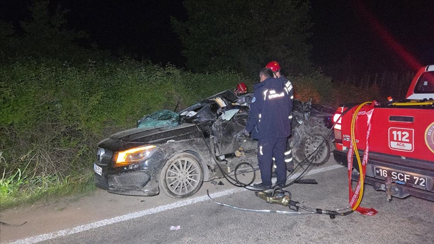 Bursa'da cip ile aracın çarpıştığı kazada 3 kişi hayatını kaybetti, 1 kişi ise yaralandı.