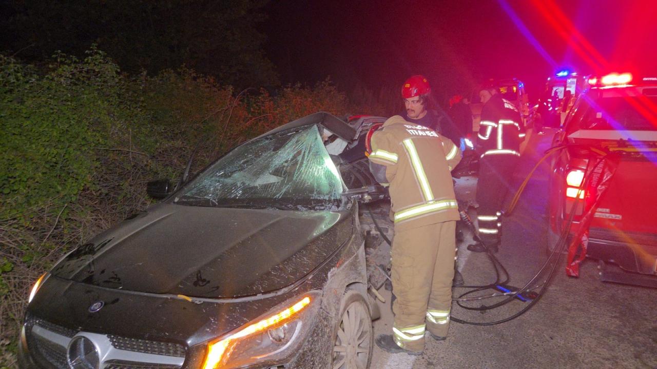 Bursa'da trafik kazasında 3 kişi hayatını kaybetti, 1 kişi yaralandı.