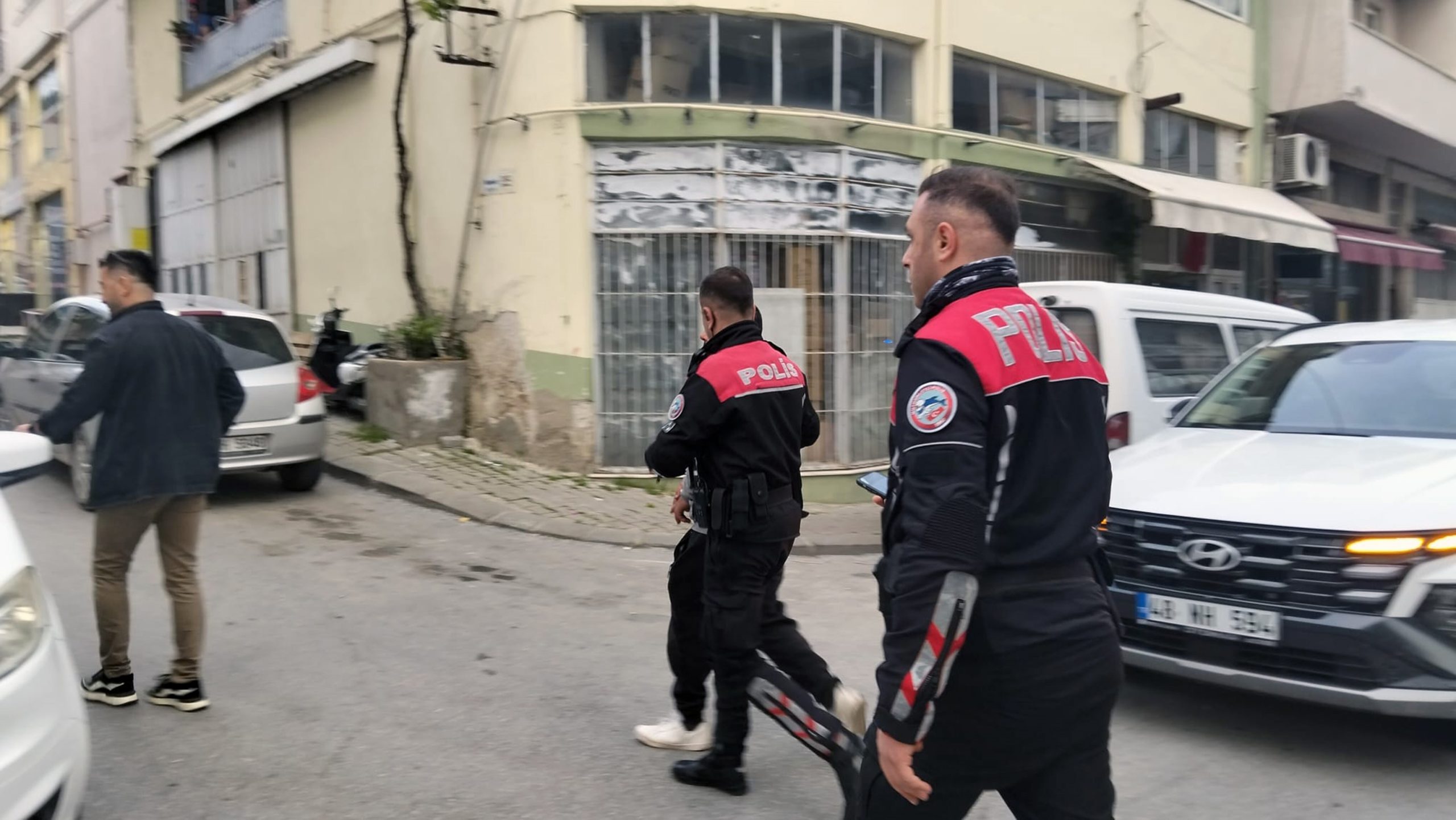 Sürücü kaza yaptıktan sonra Menteşe'de vatandaşlar tarafından yakalandı.