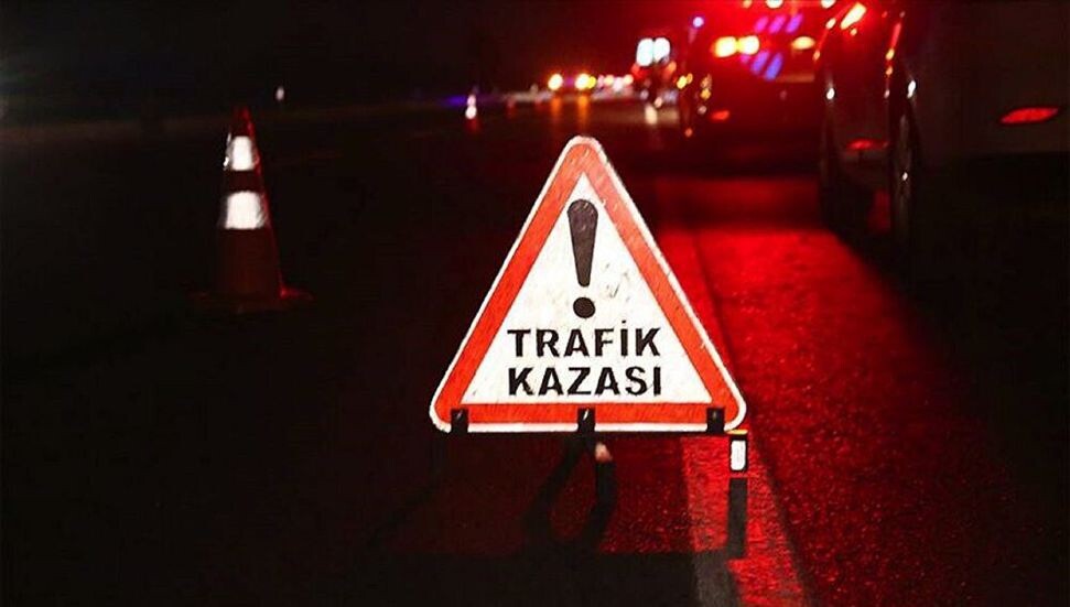 3 kaza sonucunda 4 kişi yaralandı, 2 kişi de gözaltına alındı.