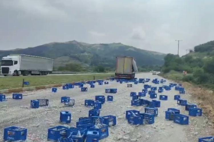 Balıkesir ve Bursa arasında iki yönlü ciddi trafik kazası!