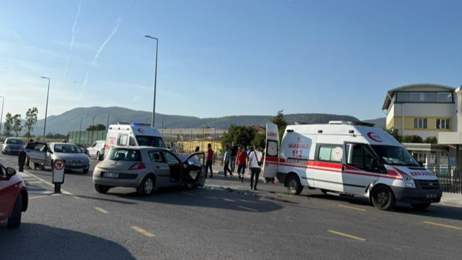 Menteşe'de trafik kazasında üç kişi yaralandı.